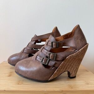 Stunning, must Have John Fluevog Retro Look Heels